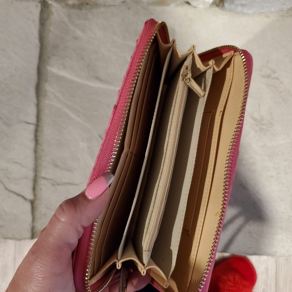 Pink Wallet - Picture 3 of 3
